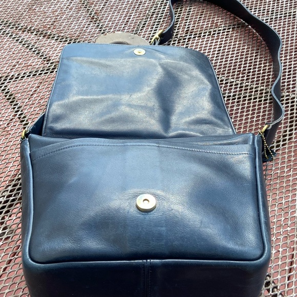 Coach leather crossbody bag. - Picture 5 of 16